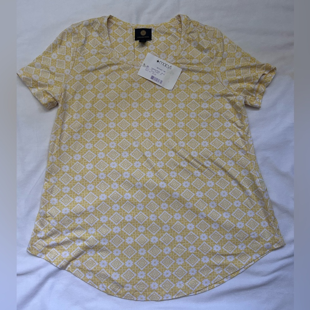 JM Collection Yellow and White Geometric Tee